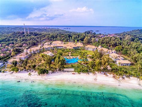 The Best Oceanfront Hotels in Riau Archipelago from $52 .